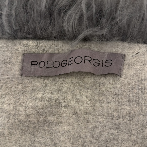 POLOGEORGIS NEW 100% Dyed Lamb Fur Cape/Shawl One Size - Picture 8 of 8